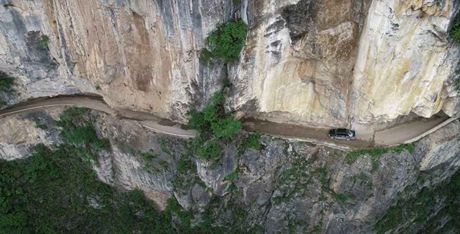 Dare to drive the dangerous Shibanhe Cliff Road