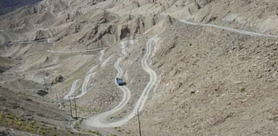 Don’t glance down at your phone on the Kukshow Road