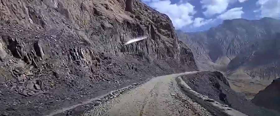 Don’t glance down at your phone on the Tasha ancient road