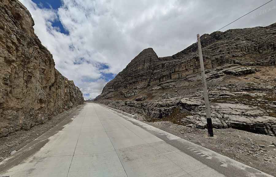 Driving a Wild Curvy Road to Abra Ucchuchacua in the Andes