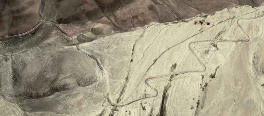 Driving along the curvy road to Kyungang La