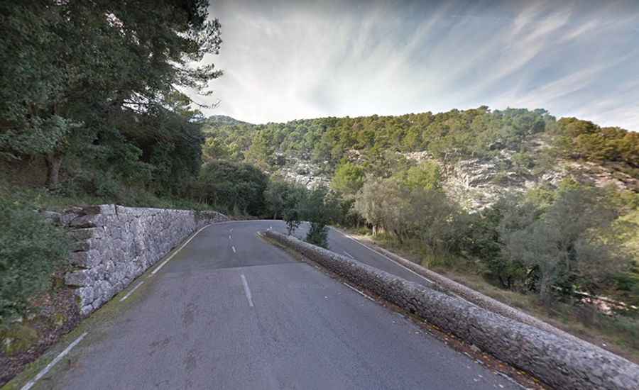 Driving Coll de Soller: a thrilling road experience with 52 hairpin turns in Mallorca