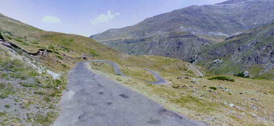 Driving Route des Cols des Pyrenees with 34 remarkable mountain passes