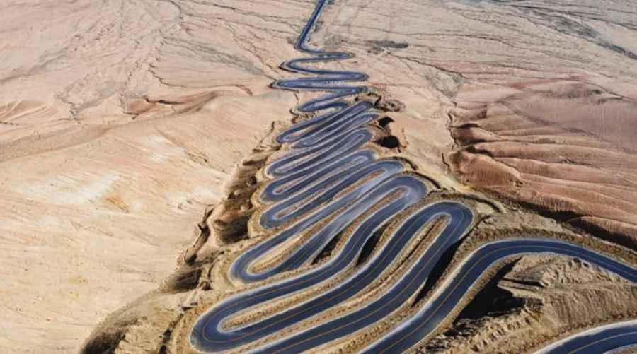 Driving the 208 Bends of the Panlong Ancient Road