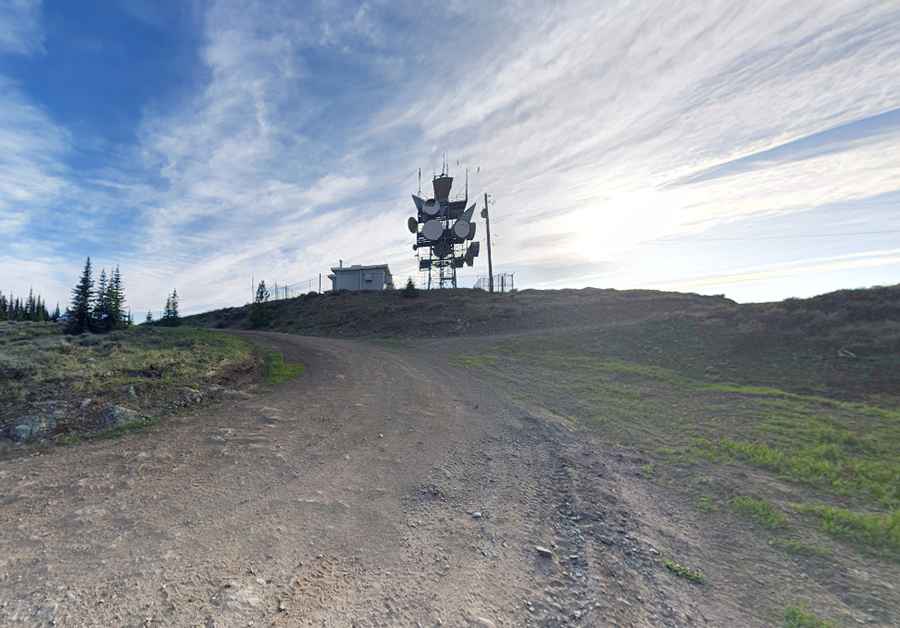Driving the 4x4 Road to the Lookout at Greenstone Mountain in BC
