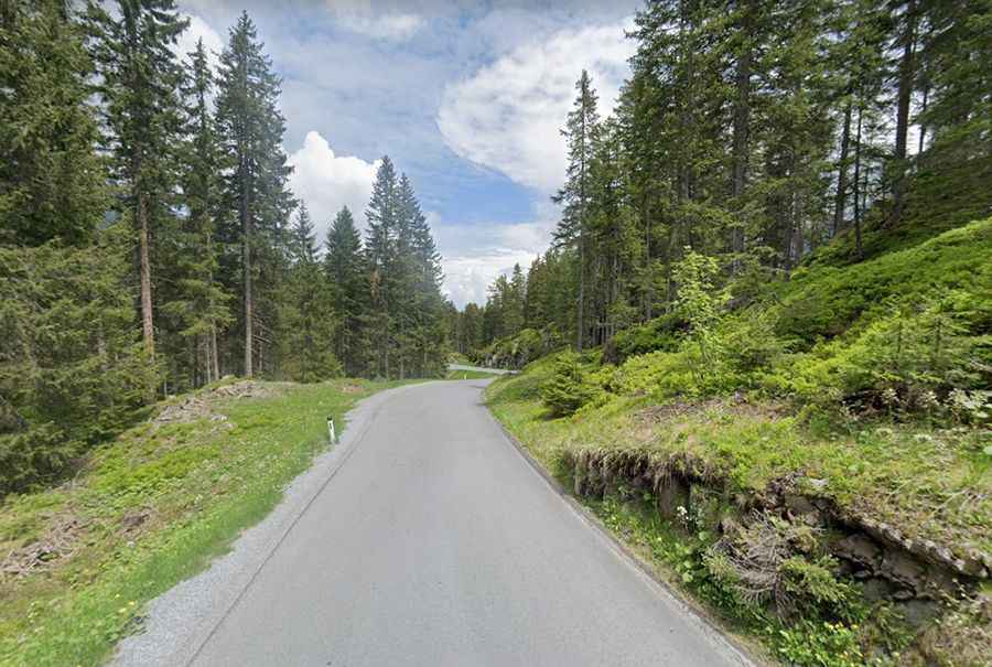 Driving the Alpine paved road to Pillerhohe
