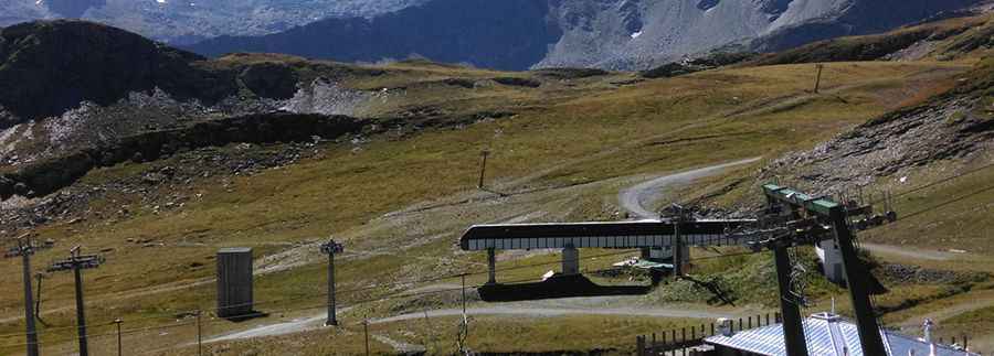 Driving the breathtaking road to Bellecombe is not a piece of cake