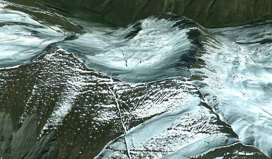 Driving the breathtaking road to Roki Pass