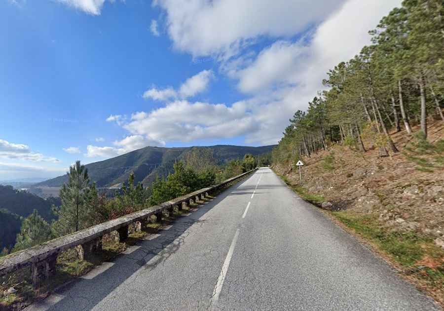 Driving the curvy EN15 to Alto de Espinho