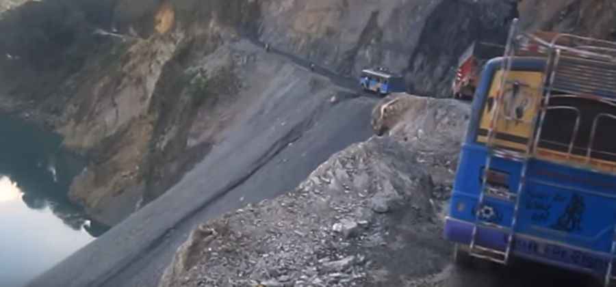 Driving the dangerous road from Rudrabeni to Ridi along the Kali Gandaki River