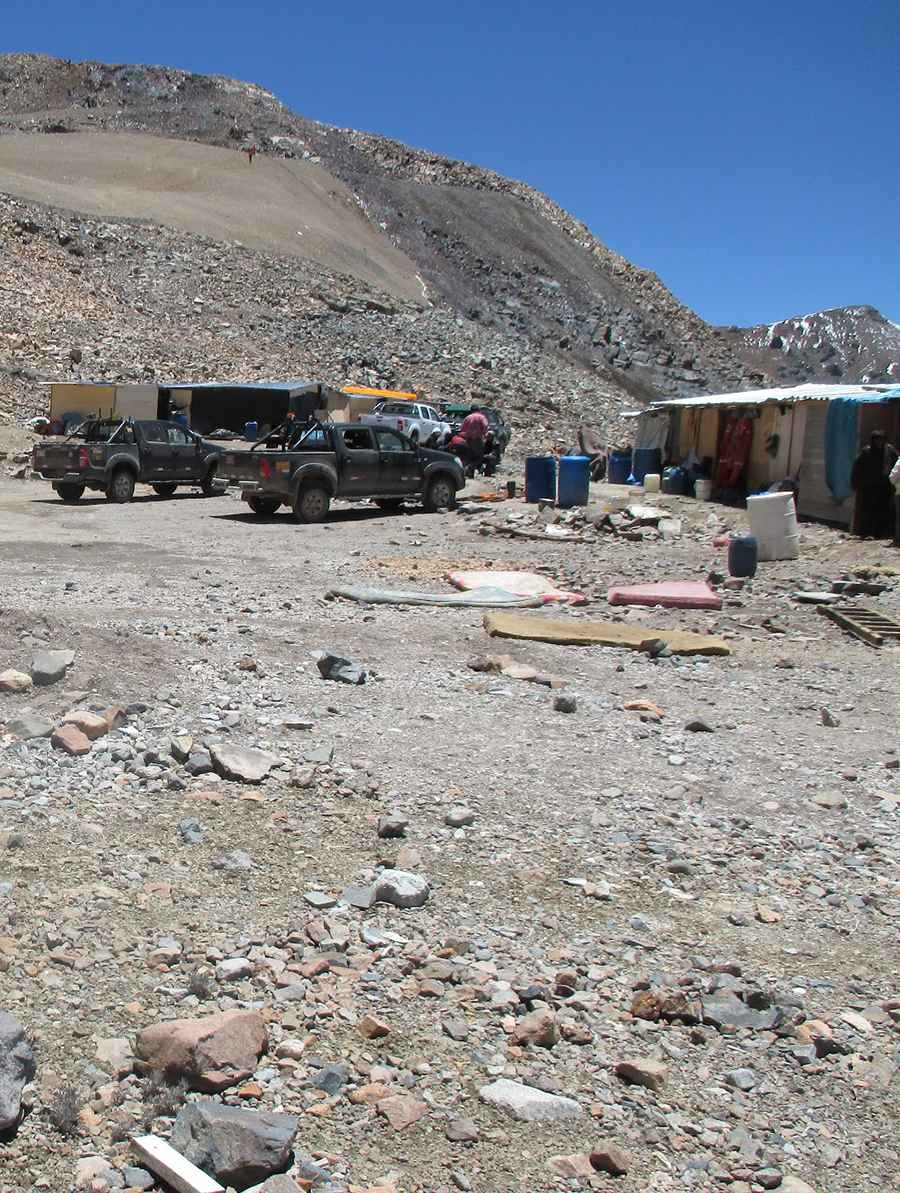 Driving the defiant 4x4 road to Chila in the Andes