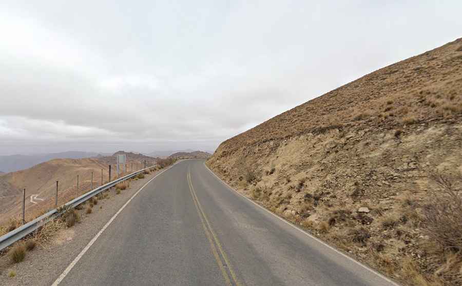 Driving the defiant Cuesta del Obispo to Piedra del Molino in Salta