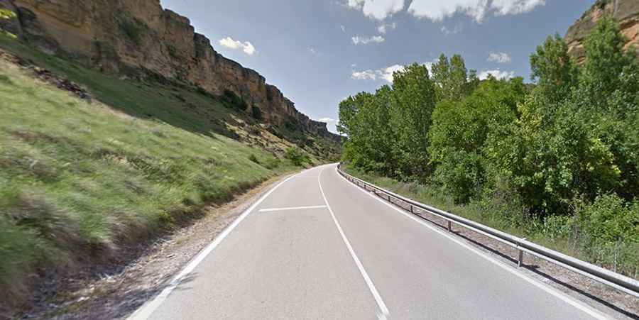 Driving the echoing gorges of Hoz de Valeria