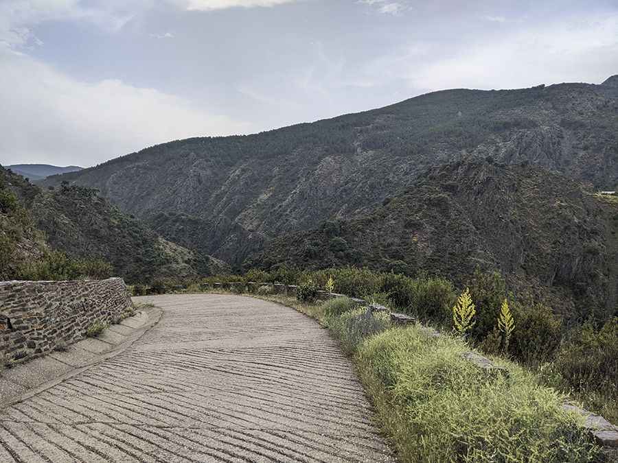 Driving the GU-194 road, the Spanish ‘Great Wall of China’