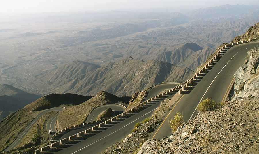 Driving the hairpinned N6 Road to Aqabat Thirah in Yemen