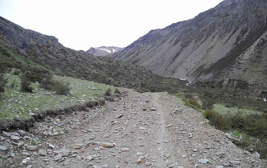Driving The Most Primitive Road in China to Chun La