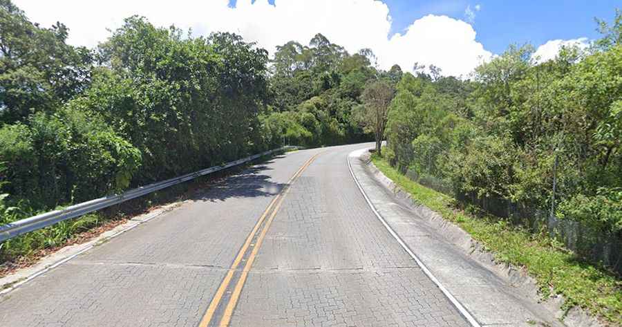 Driving the paved Estrada Cunha-Paraty in Brazil