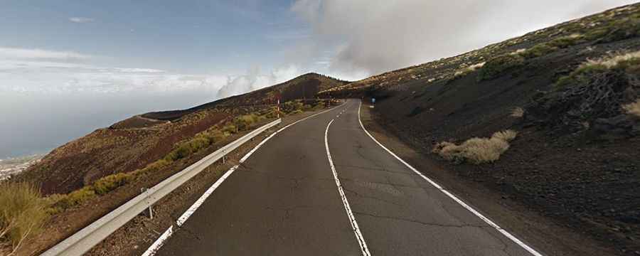 Driving the paved road to Puerto de Izaña