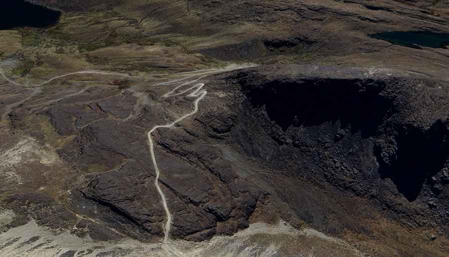 Driving the remote 4x4 road to Pura Pura Pass in La Paz Department