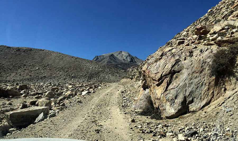 Driving the road to Cuo Ga Bu Lake is not a piece of cake