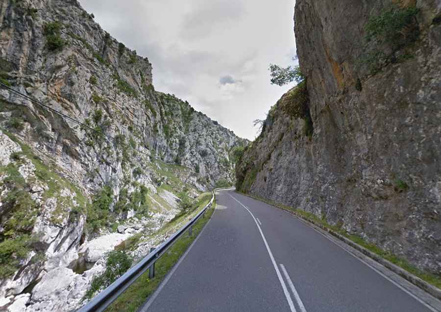 Driving the scenic Cares Canyon Road in Asturias