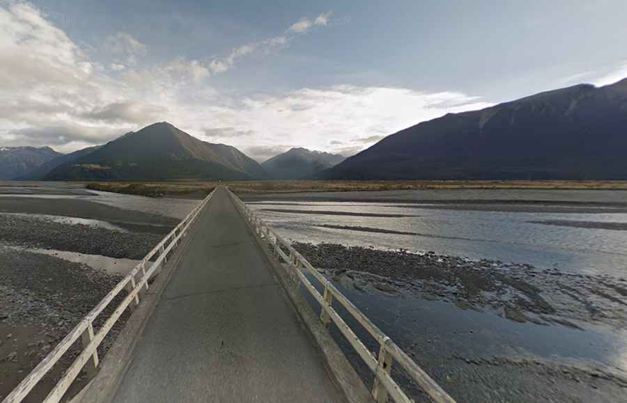 Driving the scenic Great Alpine Highway of New Zealand