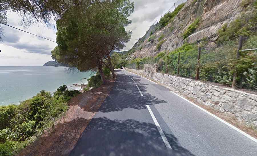 Driving the Scenic N379-1 Road with Stunning Views of the Atlantic Ocean