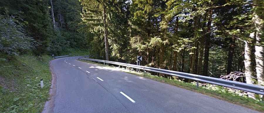 Driving the steep scenic road to Seeberg Saddle