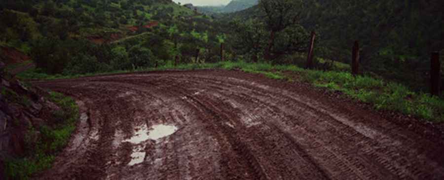 Driving the unpaved Bajada a Zirupa in Chihuahua