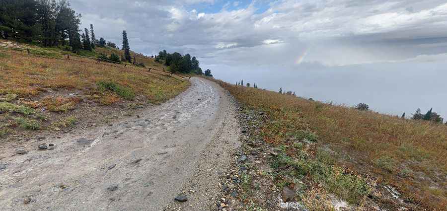 Driving the unpaved road to Inspiration Point in Utah