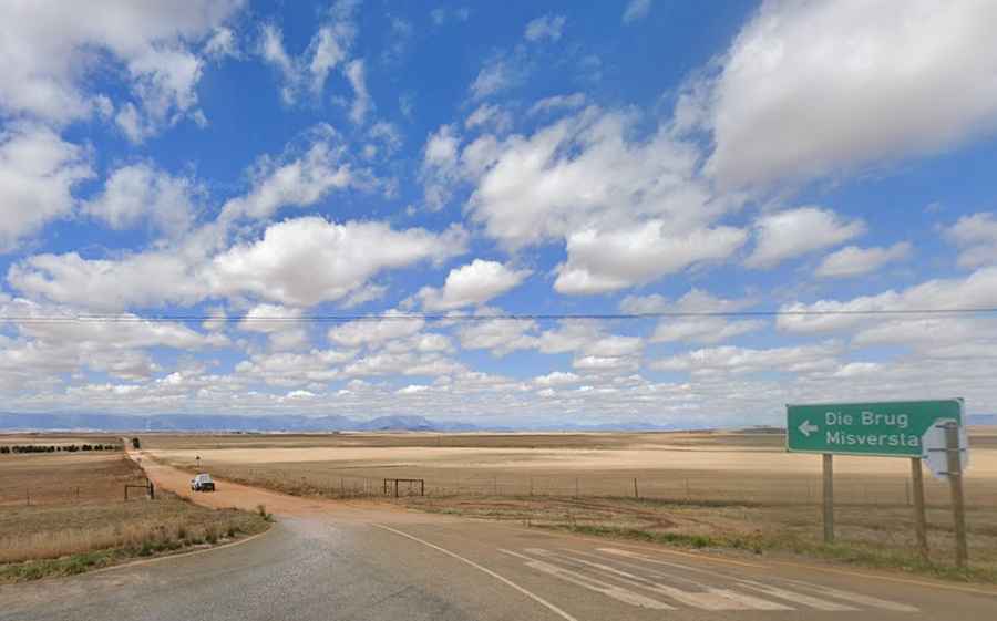 Driving the unpaved road to Misverstand Dam in the Western Cape