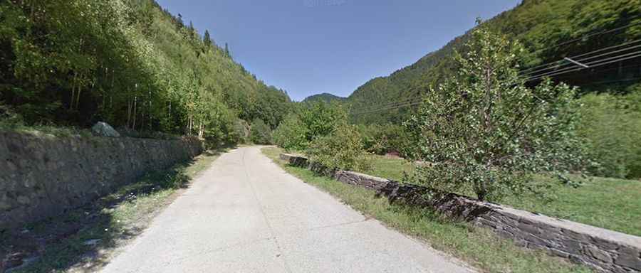 Driving the Wild DJ685 Road to Shelter Pelegii