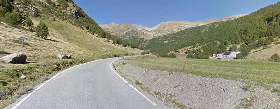 Driving the wild paved road to Coma de Ransol