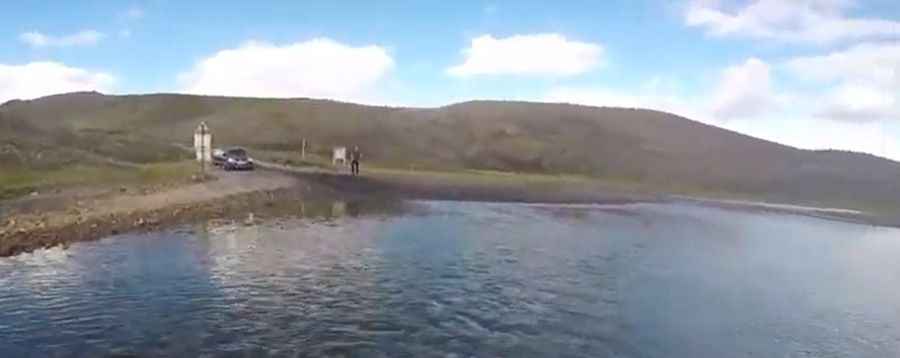 Driving the wild Road F206