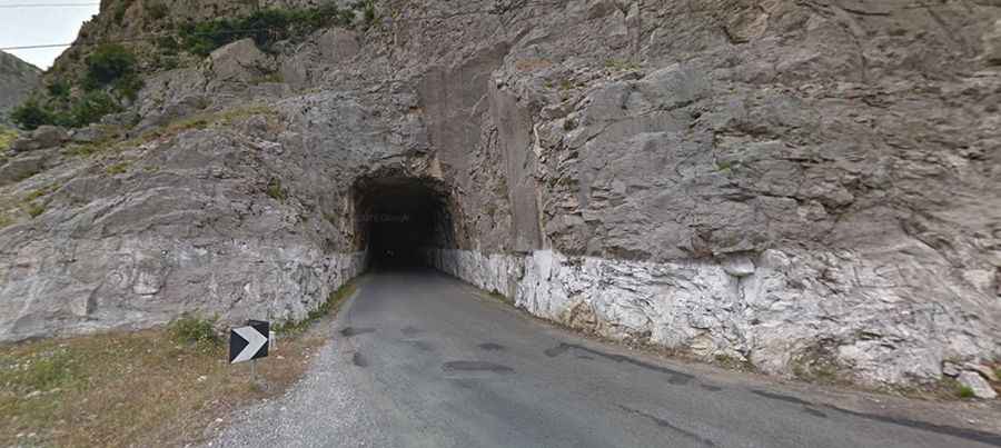 Driving the wild road through the Shkopet Gorge