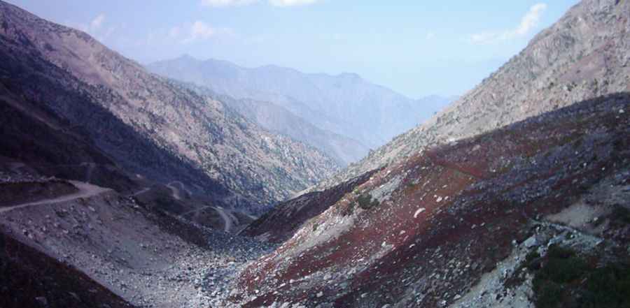 Driving the wild road to Batogah Top