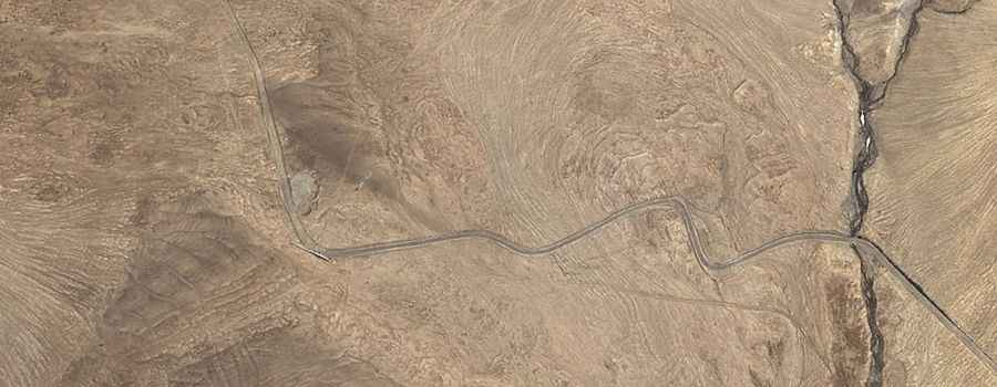 Driving the wild Tingri-Penjixiang road