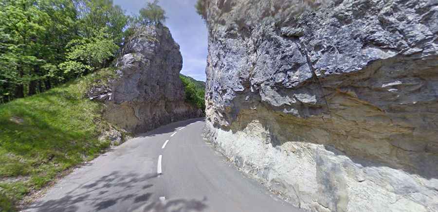 Driving through Gorges de Nouailles, a French balcony road