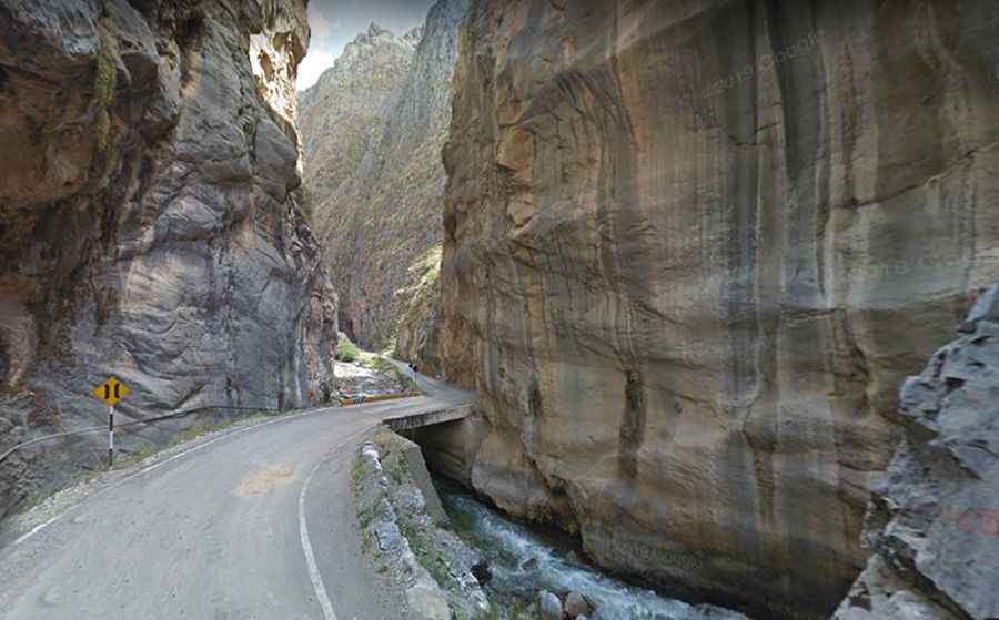 Driving through the defiant Garganta del Diablo