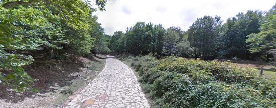 Driving to Lago di Maulazzo: A scenic mountain road in the Nebrodi Park