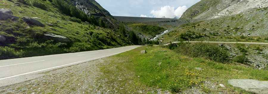 Driving to Stausee Mattmark is an absolute must for road lovers