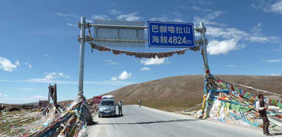 Driving to the summit of Bayanka La