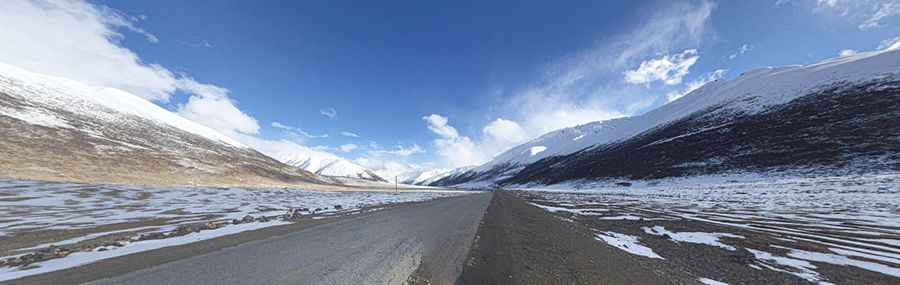 Dungda La in Tibet Is an Absolute Must for Road Lovers