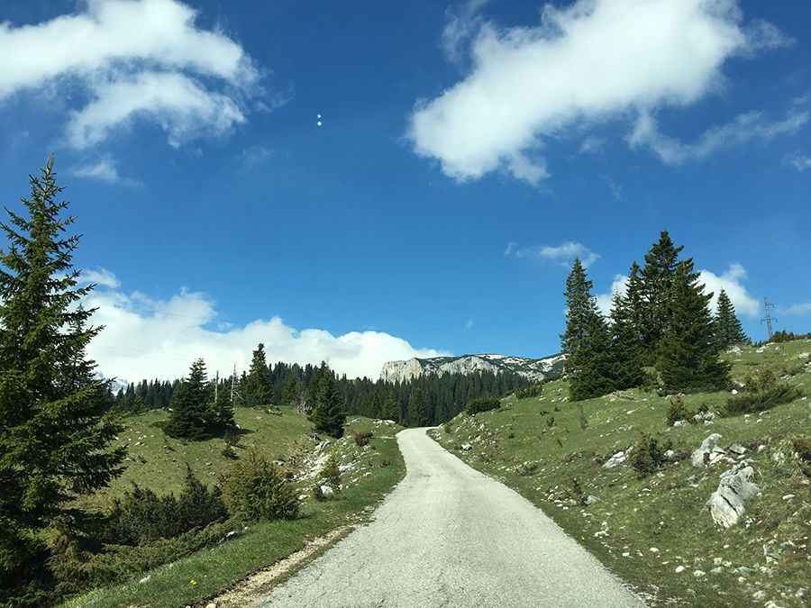 Enjoy a drive among the clouds to Veliki Štuoc