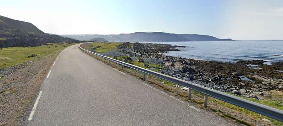 FV890, a scenic road along the Barents Sea