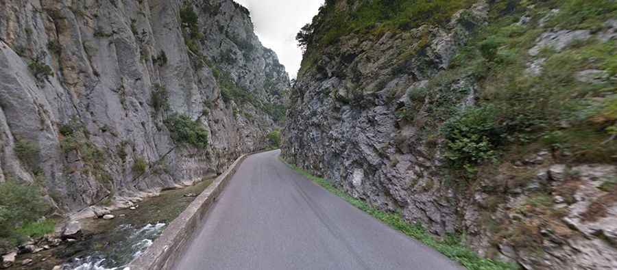Gorges de la Pierre-Lys is a balcony road in France
