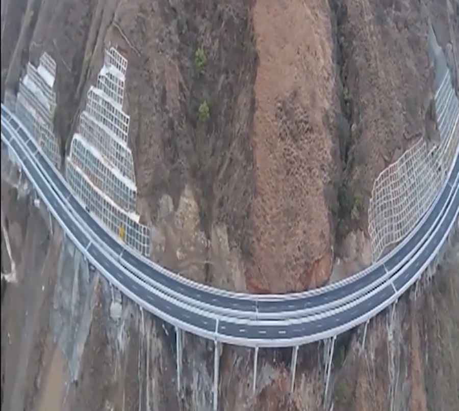 Hongshi Highway is an Internet celebrity of Yunnan