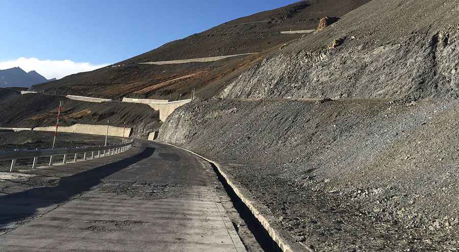 How challenging is the climb through the 32 switchbacks?