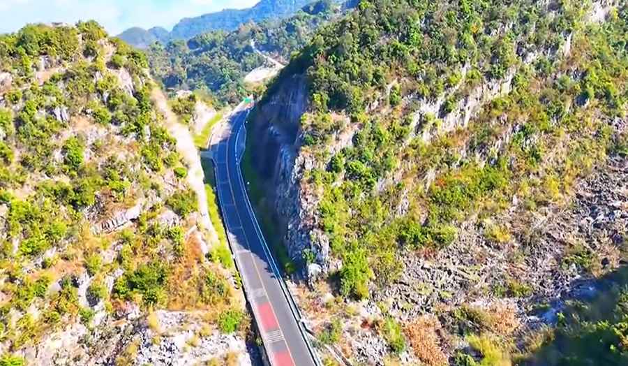 How challenging is the Guanxing Highway for drivers?