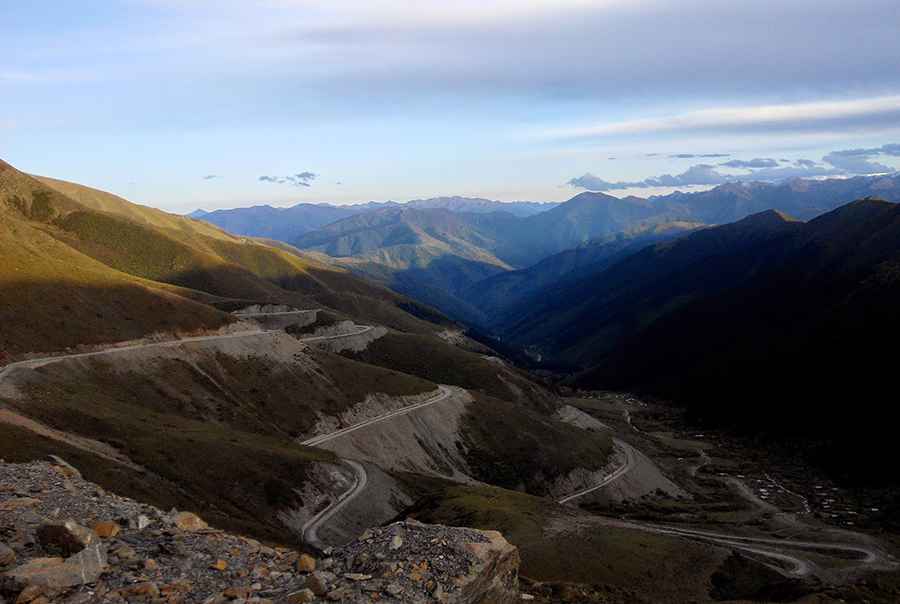 How challenging is the Jiu Ruo Road from Qiujixiang to Zaijiu?